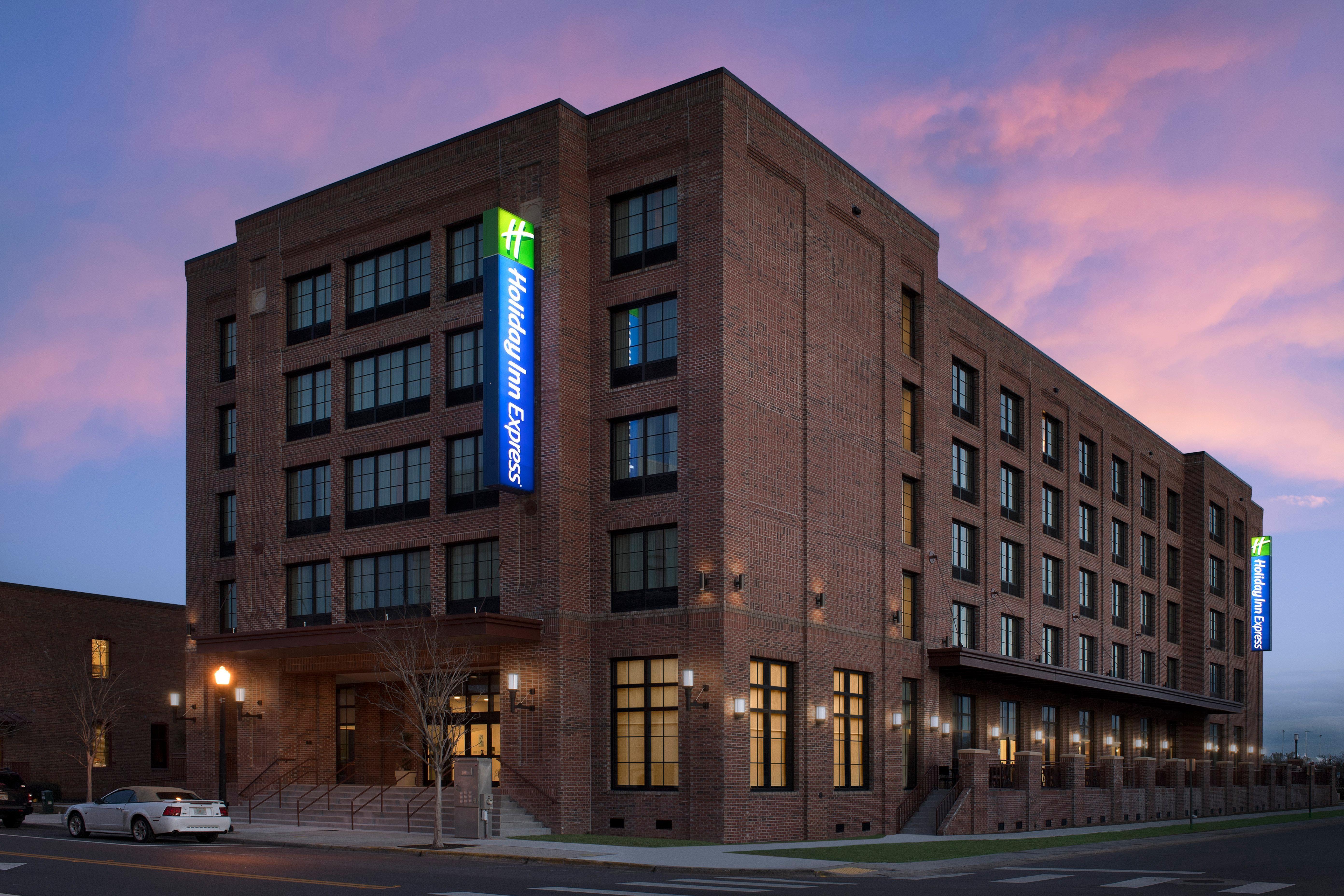 Holiday Inn Express Pensacola Downtown By Ihg Exterior foto